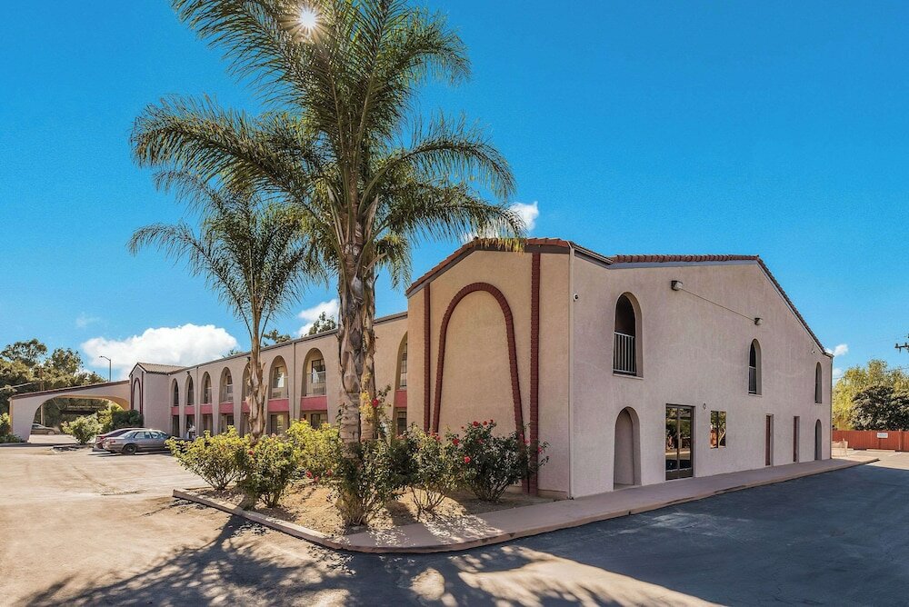 Фото Quality Inn Near Fort Hunter Liggett