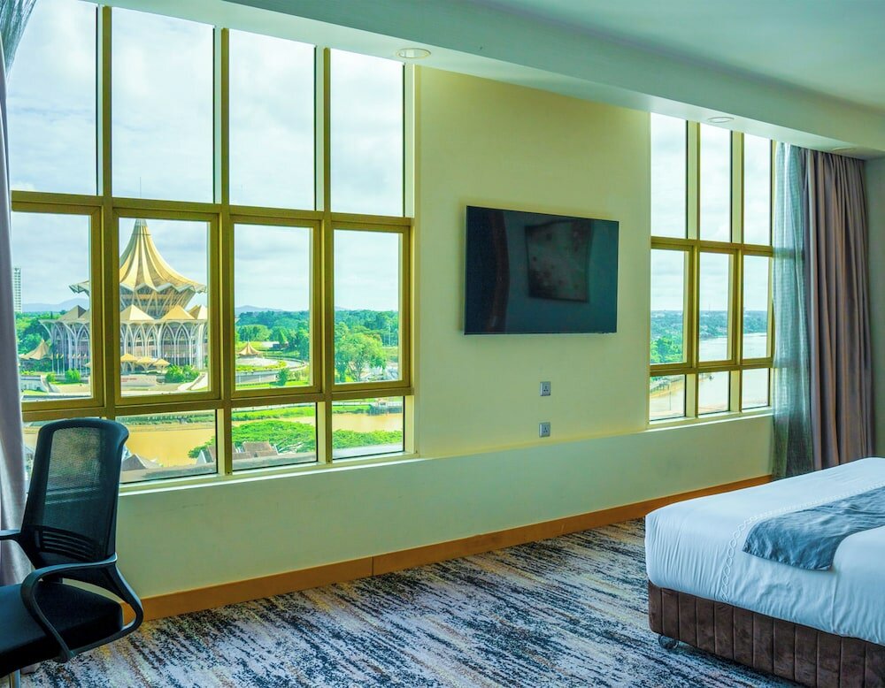 Фото The Waterfront Hotel