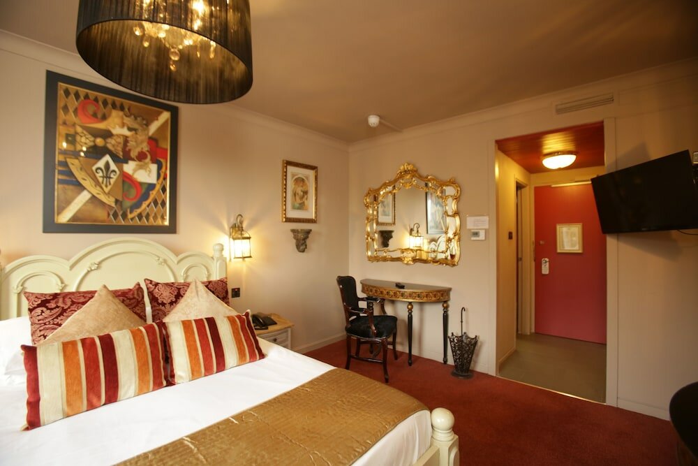 Фото The Bruce Hotel