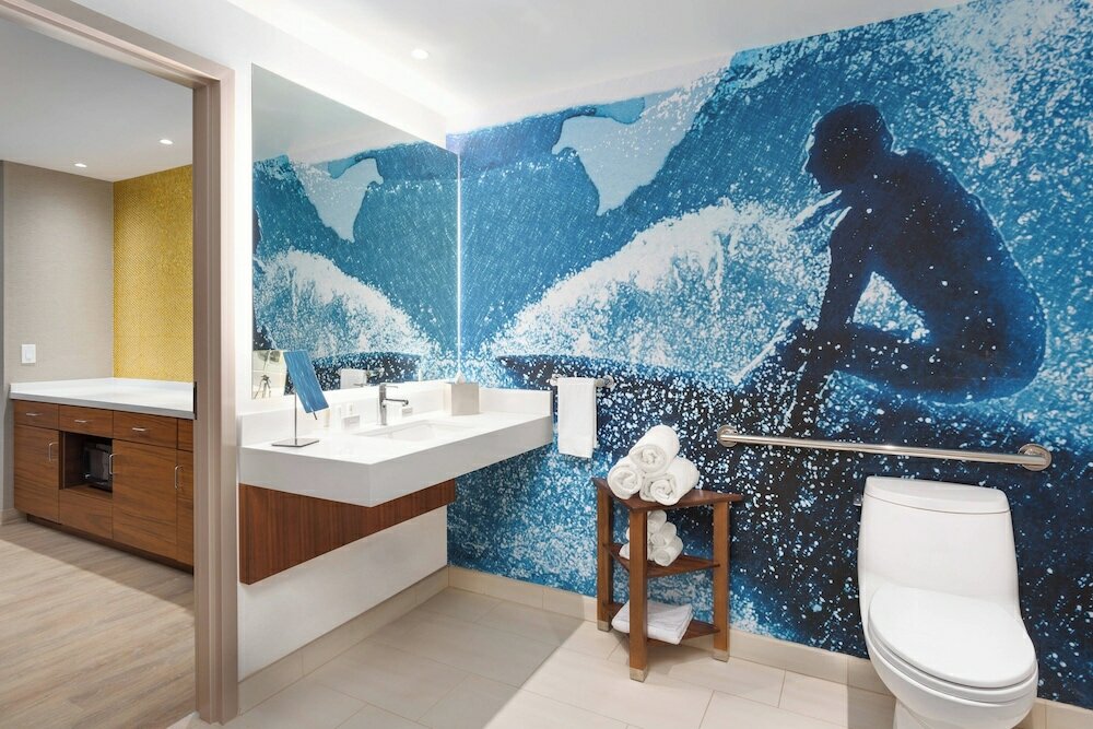 Фото Courtyard by Marriott Santa Monica