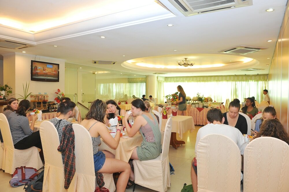 Фото Bamboo Green Central Hotel