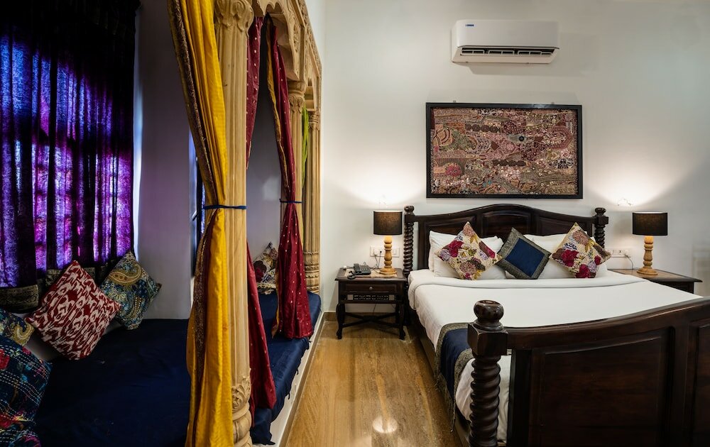 Фото The Golden House