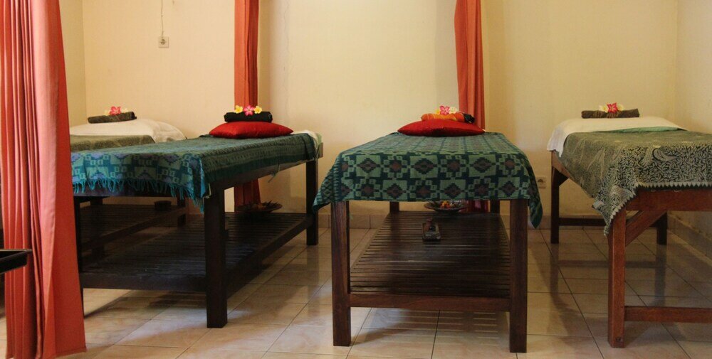 Фото Chonos Hotel Lovina