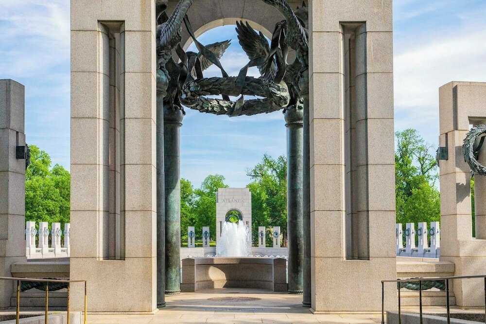 Фото The Madison Hotel