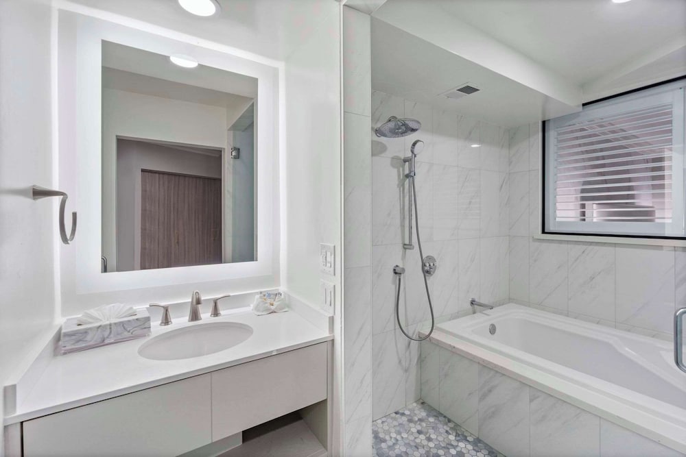 Фото The Volare, Ascend Hotel Collection