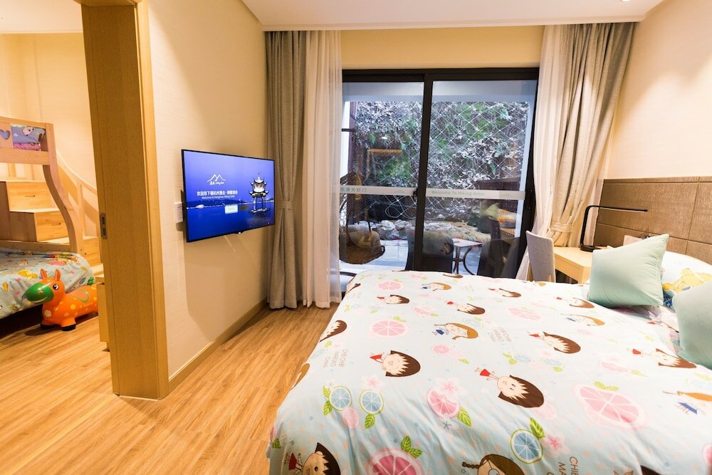 Фото Hiking Hotel Hangzhou