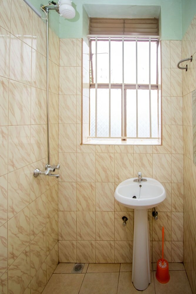 Фото Makerere Serene Hotel