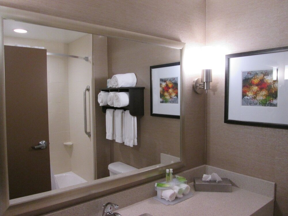 Фото Holiday Inn Express Cloverdale - Greencastle, an Ihg Hotel