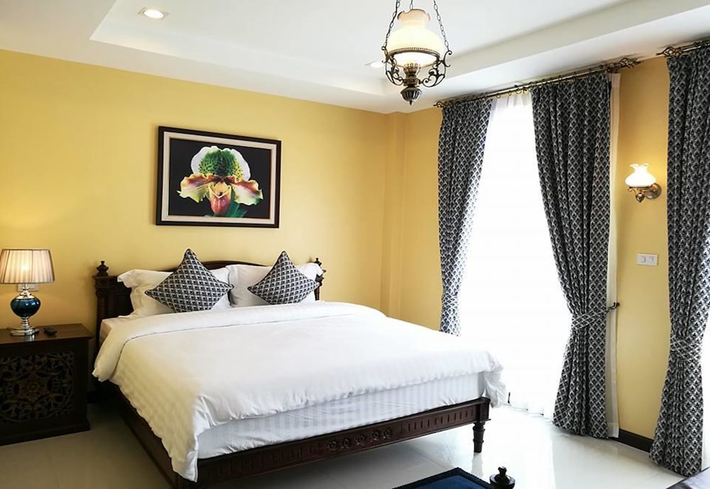 Фото The Velvet Orchid