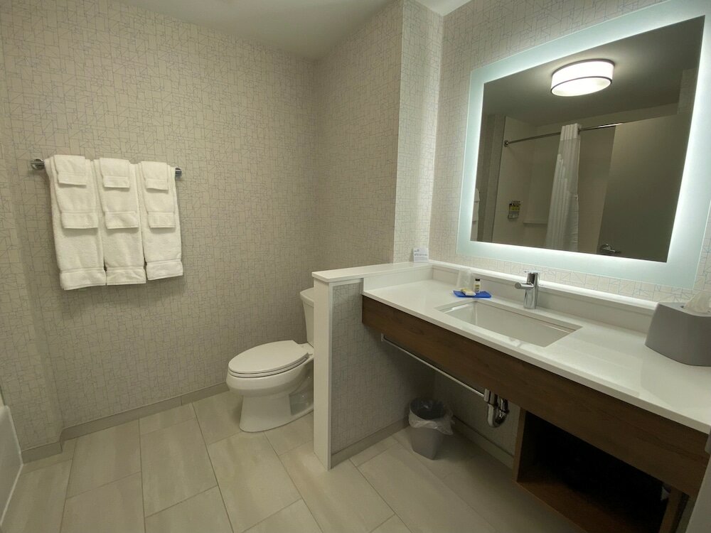 Фото Holiday Inn Express & Suites Aurora, an Ihg Hotel