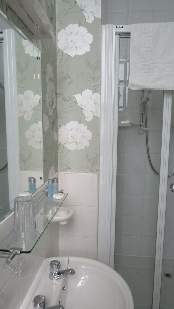 Фото Raincliffe Hotel