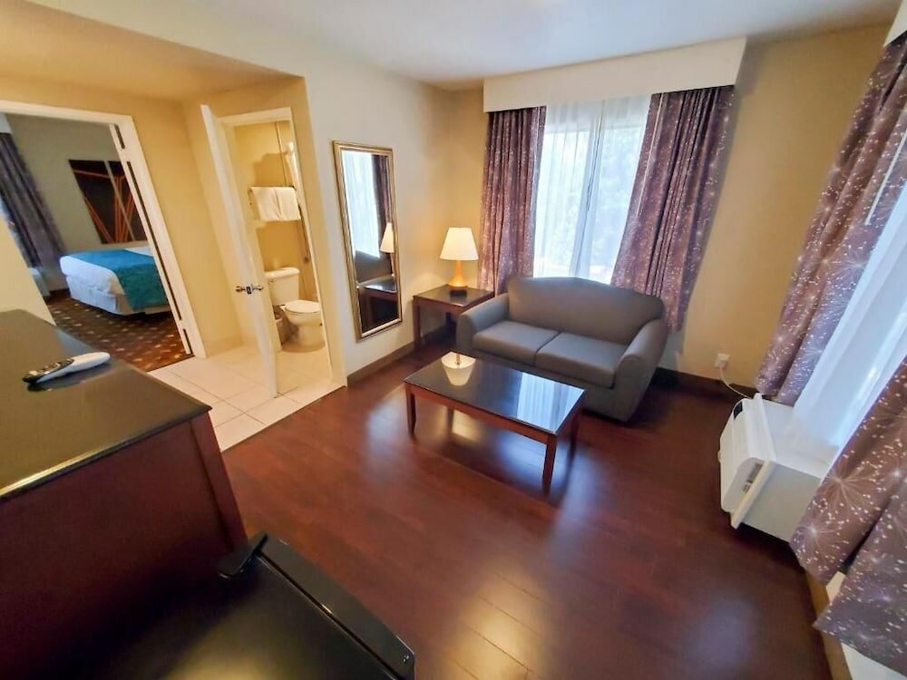 Фото Howard Johnson by Wyndham Pasadena