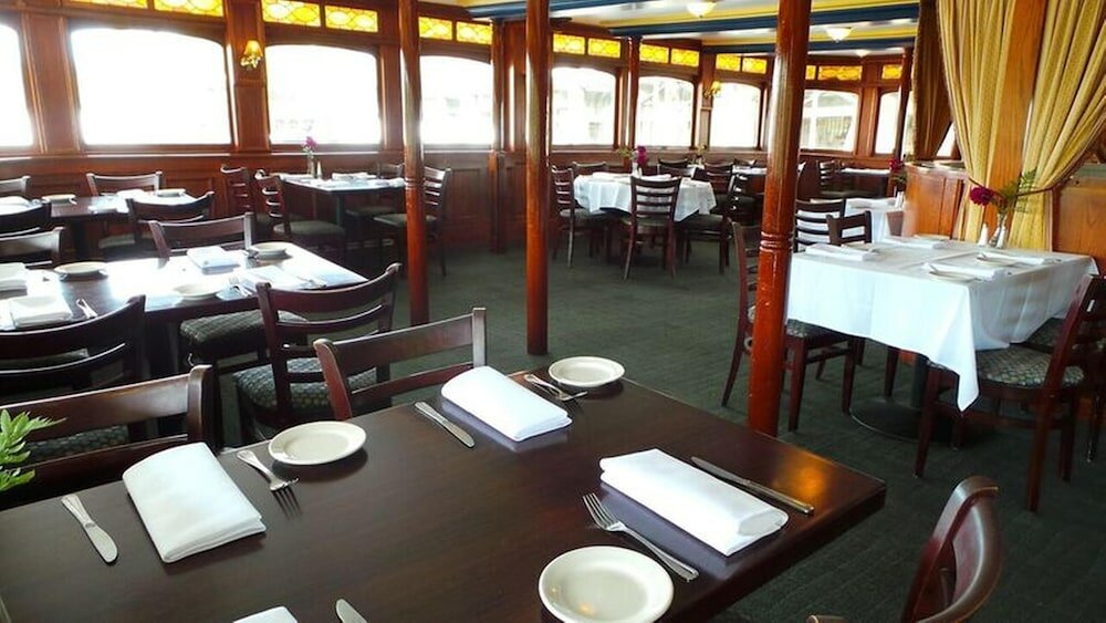 Фото Delta King Hotel