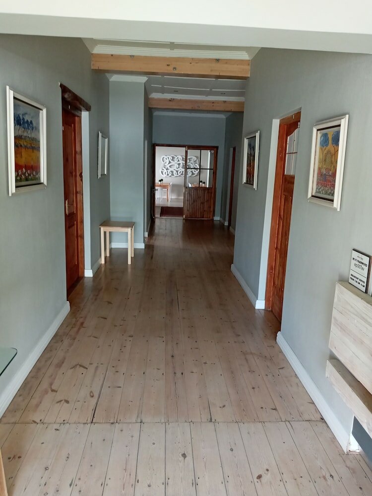 Фото Two Fat Owls Guesthouse