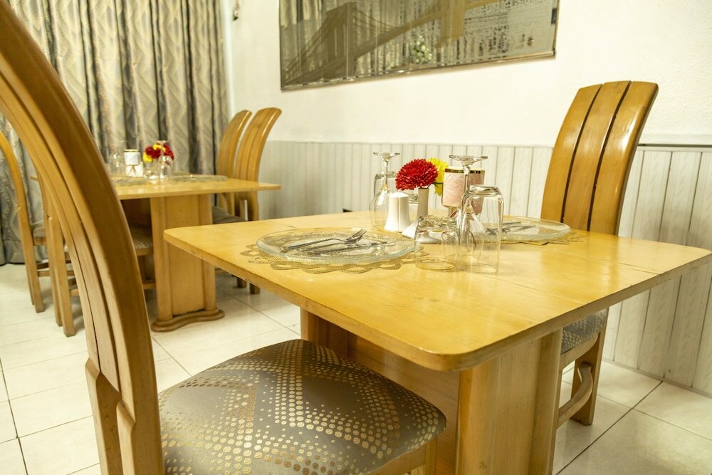 Фото Hill View Hotel West Airport