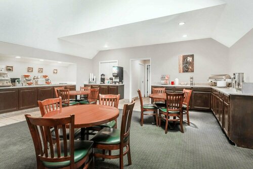 Гостиница Hawthorn Suites by Wyndham Columbus North в Уортингтоне