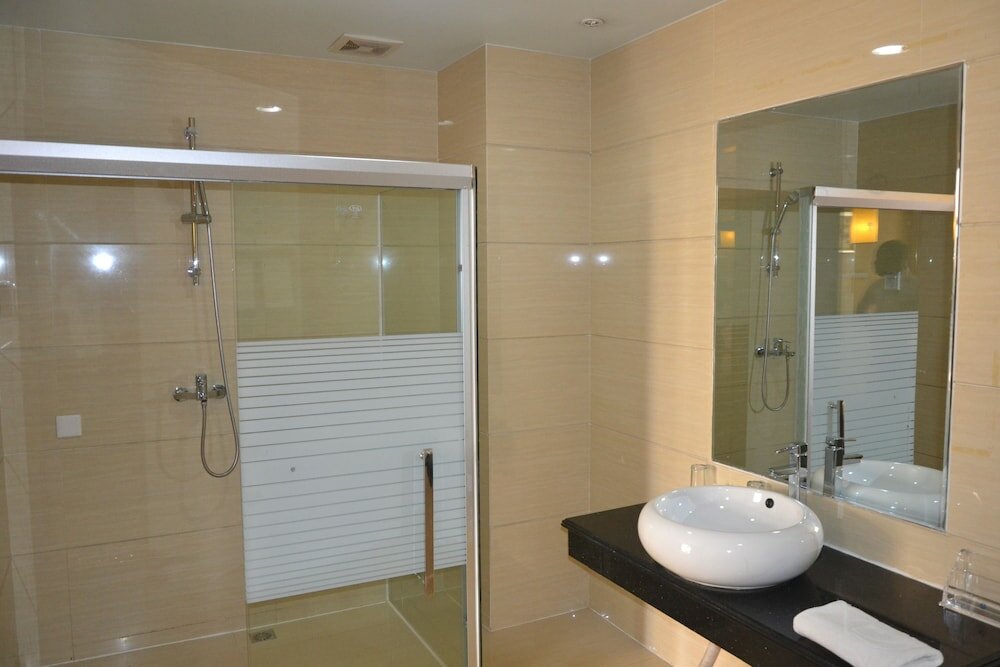 Фото Kololo Courts Hotel & Restaurant