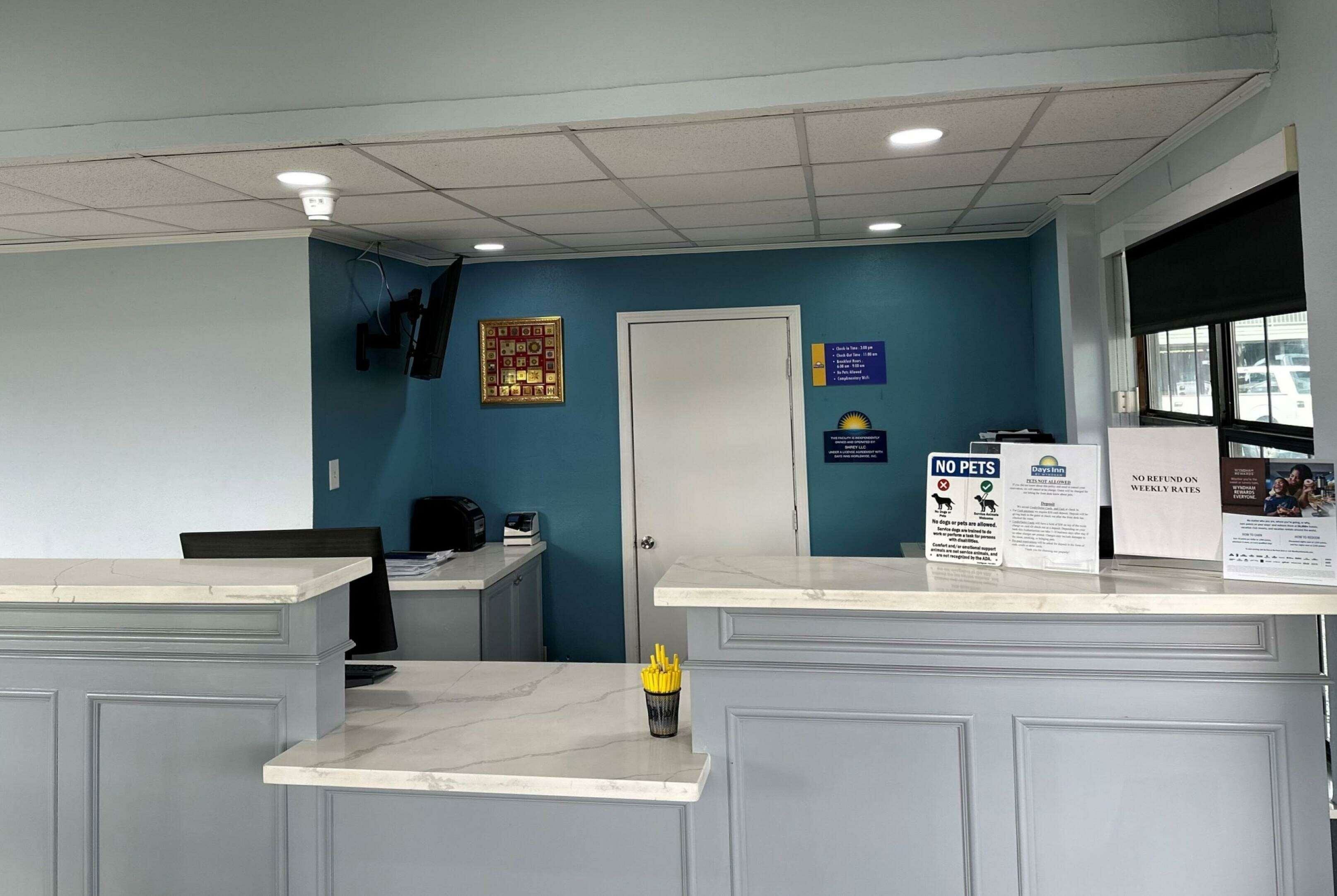 Фото Days Inn by Wyndham Lake Charles