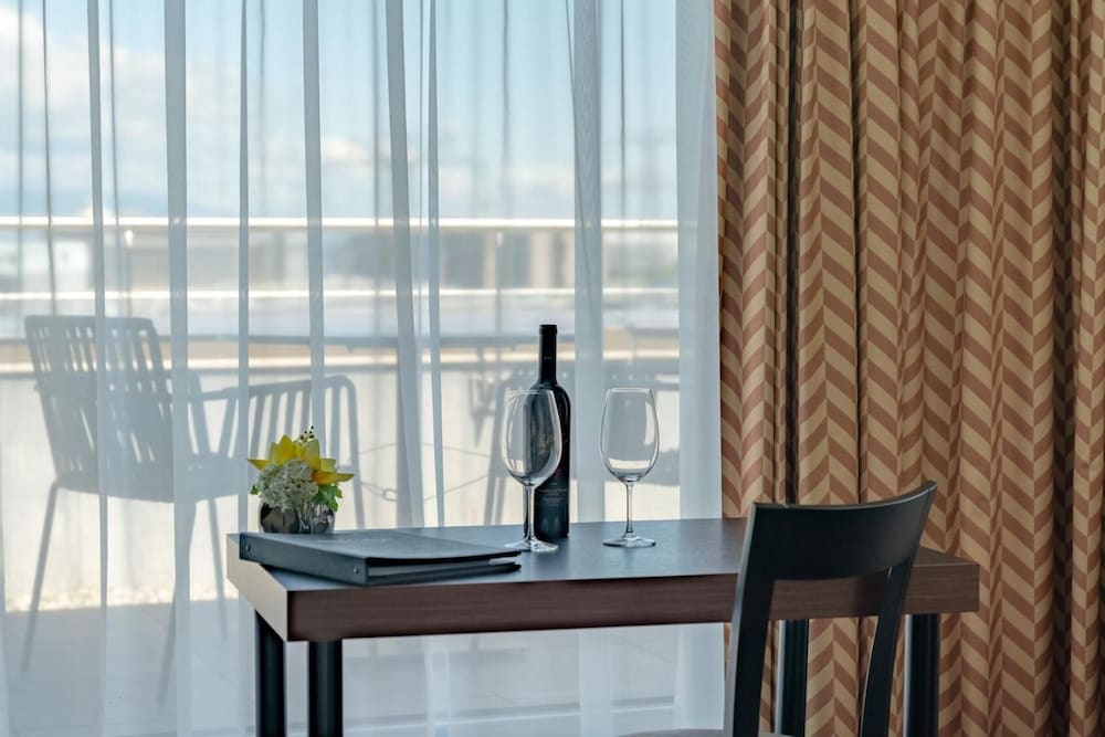 Фото Nash Suites Airport Hotel