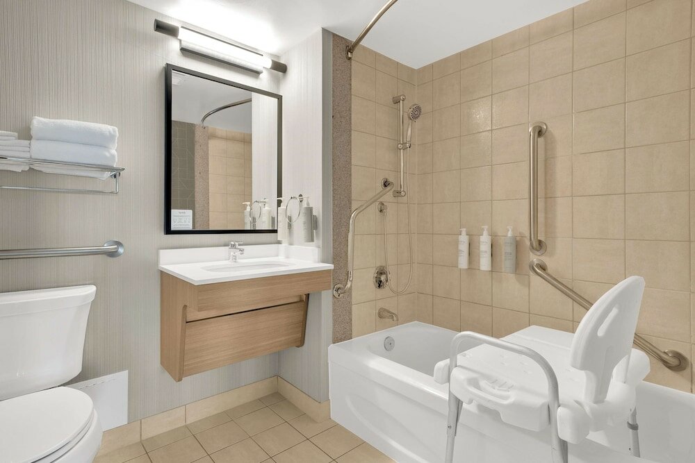 Фото Comfort Inn Toronto Northeast