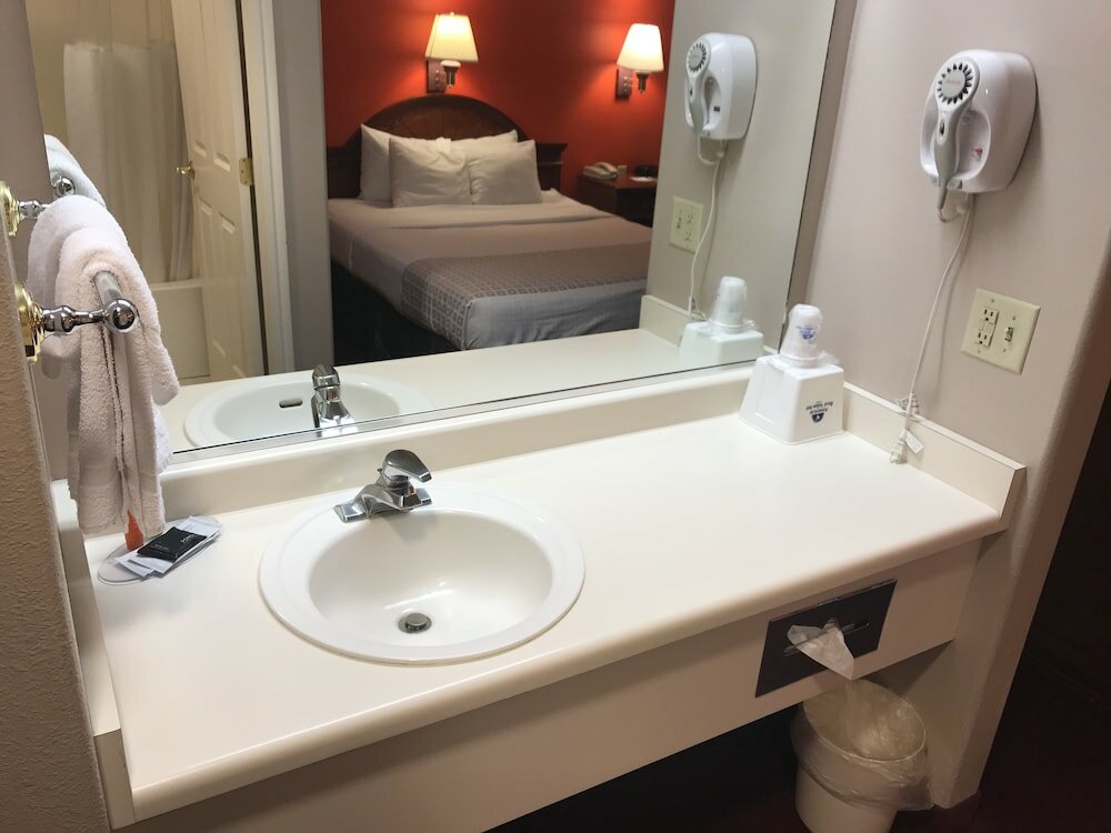 Фото Americas Best Value Inn Cedar City