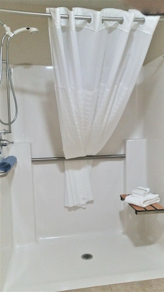 Фото Rock Island Inn & Suites