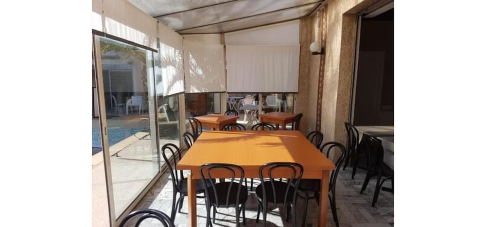 Фото Adonis Arc Hôtel Aix