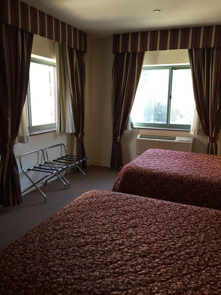 Фото The Hotel Chelsea