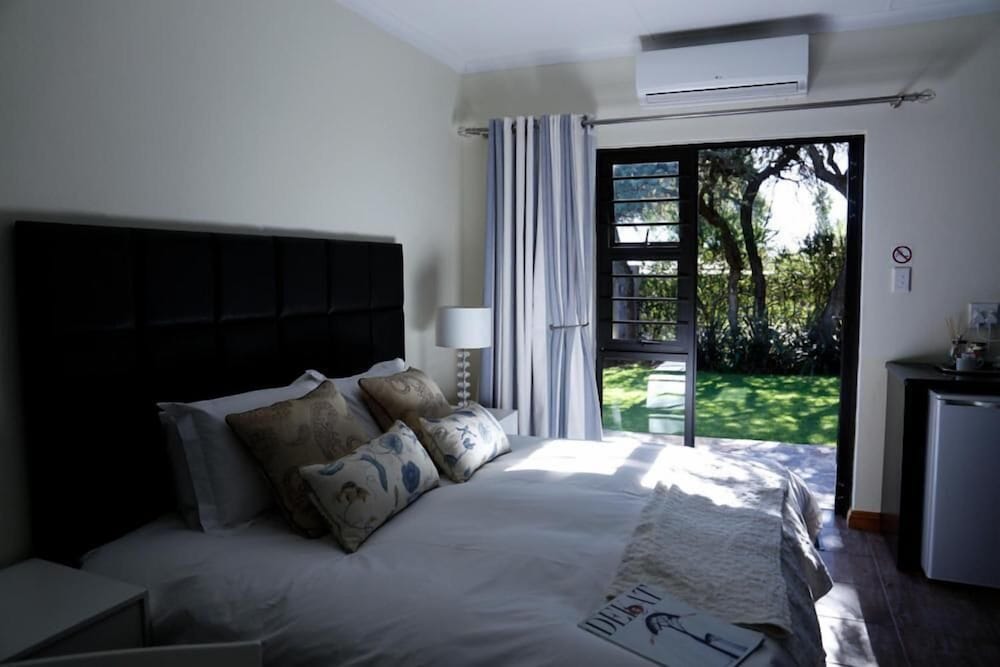 Фото The Hedge Guesthouse