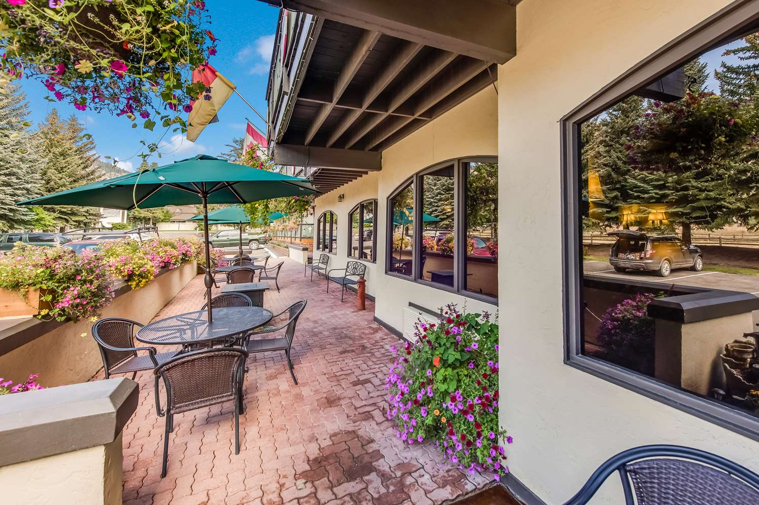 Фото Best Western Tyrolean Lodge