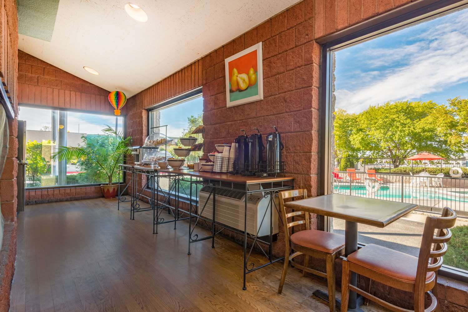 Фото Ramada by Wyndham Albuquerque Airport