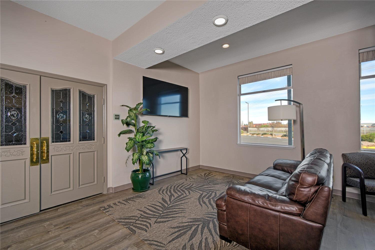 Фото Days Inn by Wyndham Novato/San Francisco