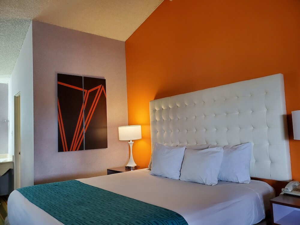 Фото Howard Johnson by Wyndham Phoenix Airport/Downtown Area