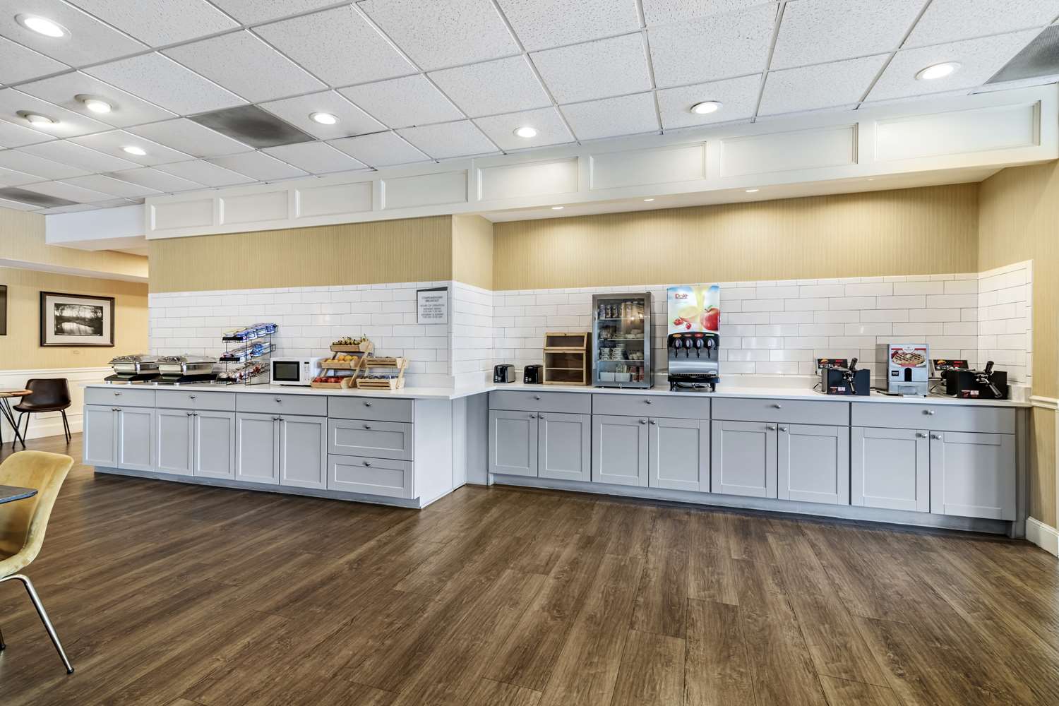 Фото Best Western Springfield Hotel