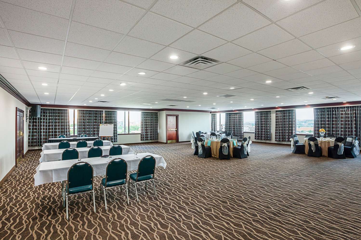 Фото Quality Inn & Suites Cincinnati Downtown