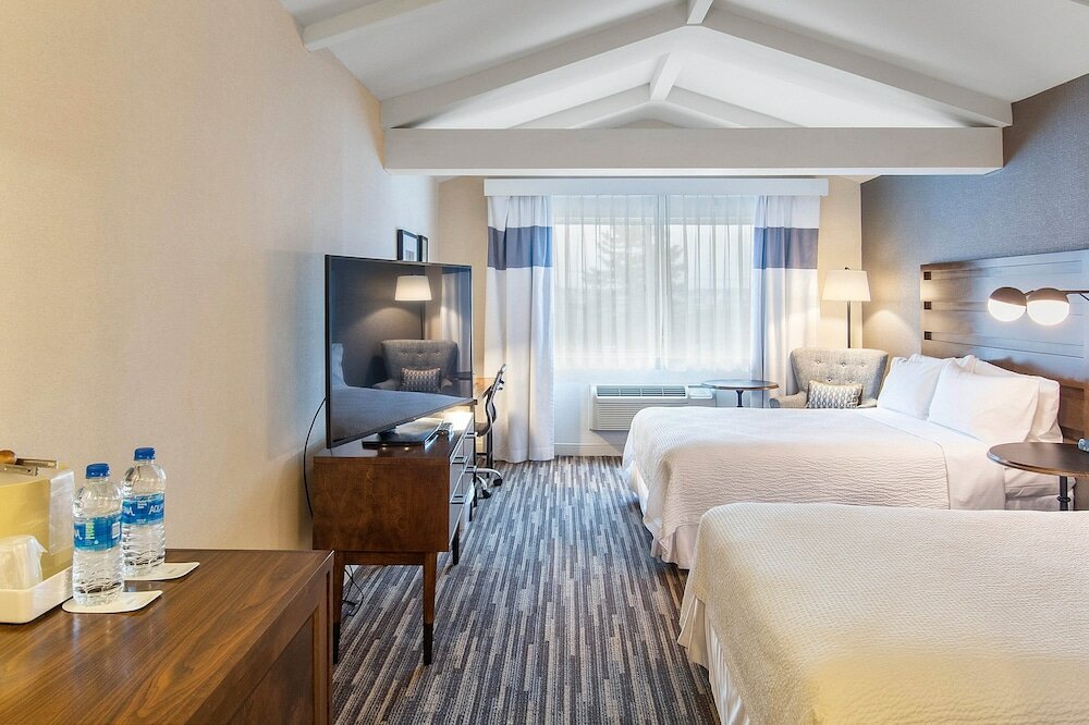 Фото Four Points by Sheraton Melville Long Island