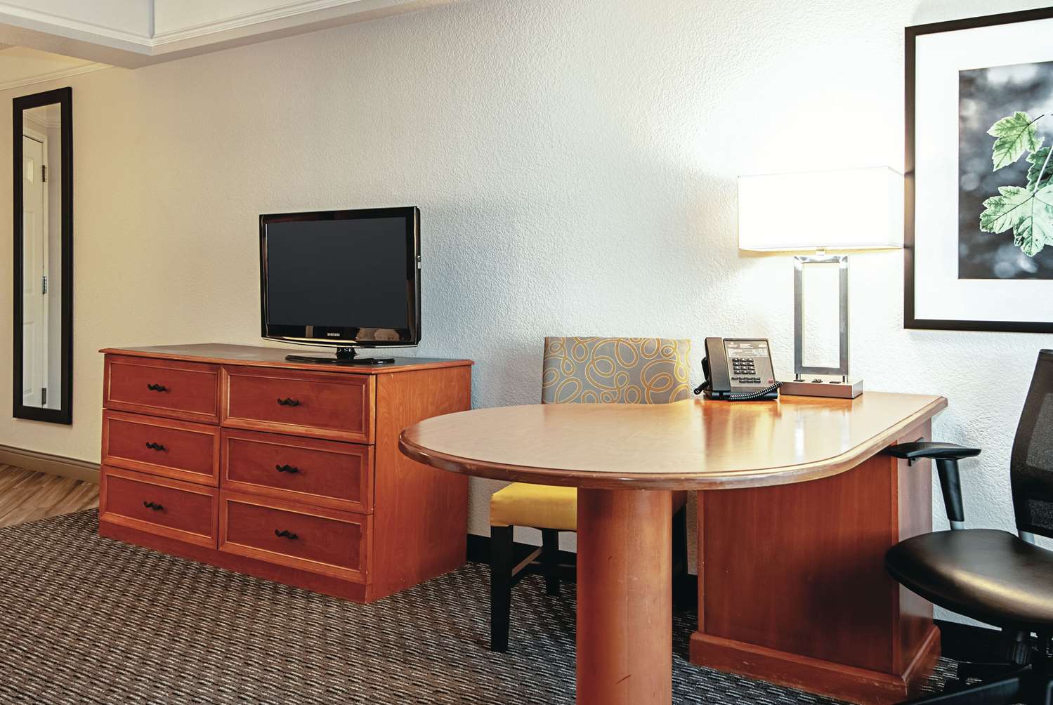 Фото La Quinta Inn & Suites by Wyndham Ontario Airport