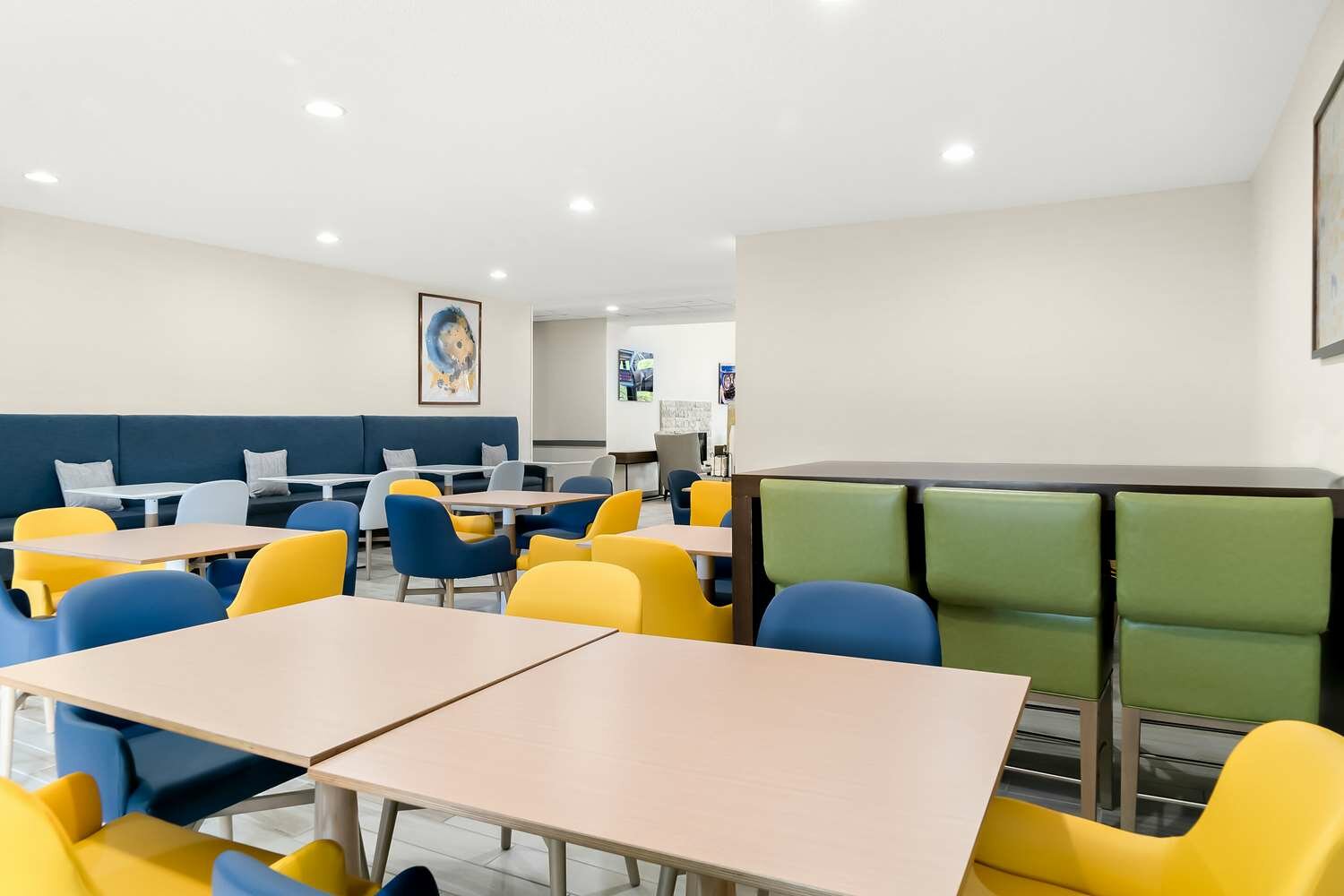 Фото Comfort Suites