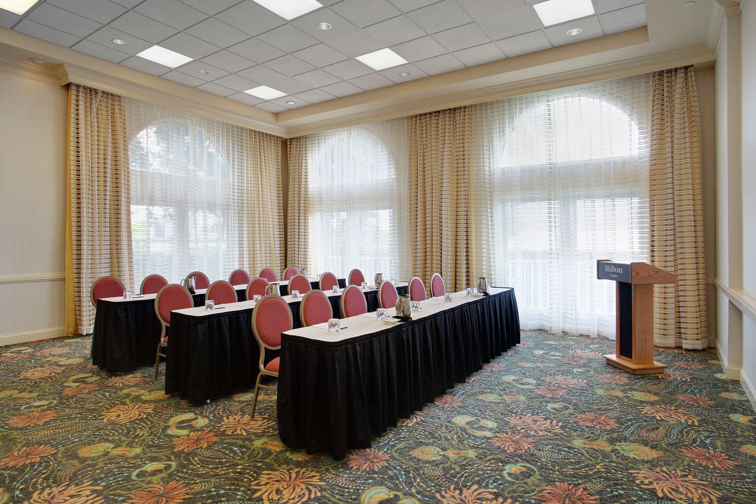 Фото Hilton Naples