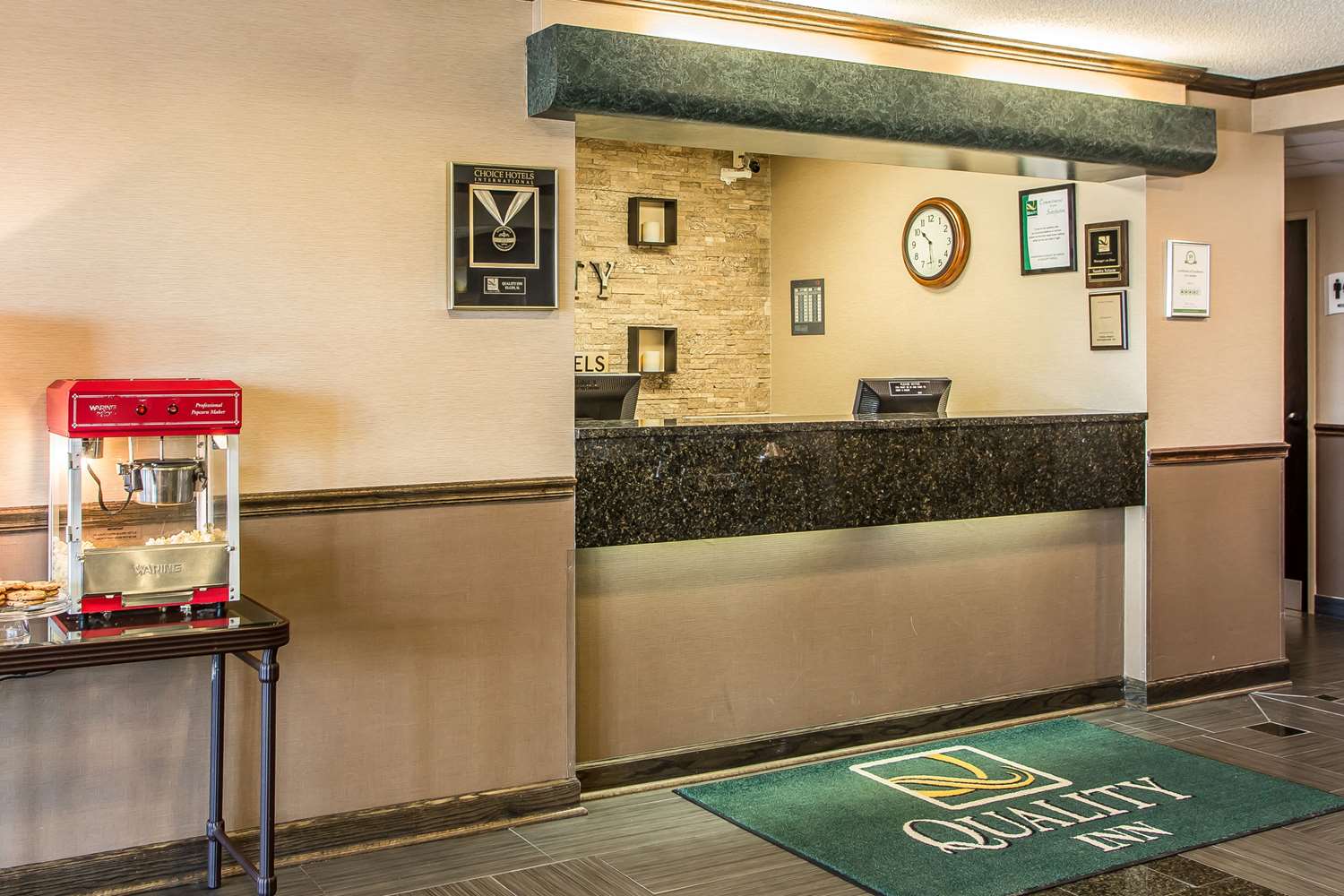 Фото Quality Inn Elgin I-90