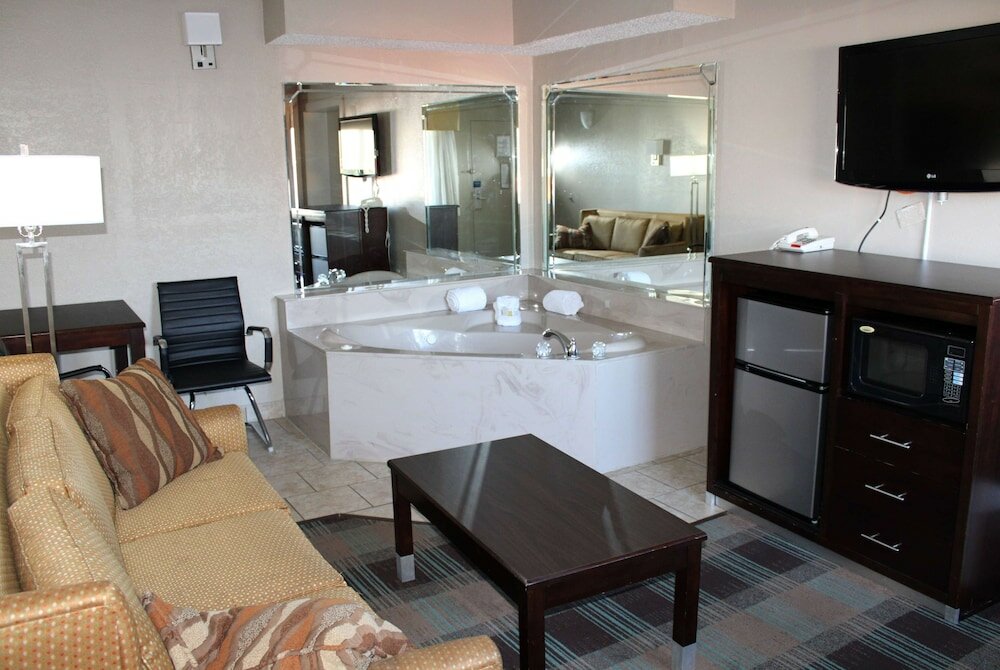 Фото Days Inn & Suites by Wyndham Springfield on I-44