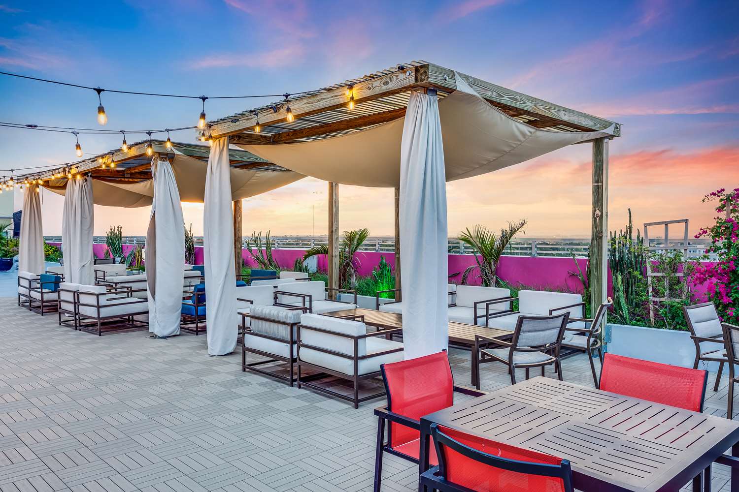 Фото Serena Hotel Aventura Miami, Tapestry Collection by Hilton