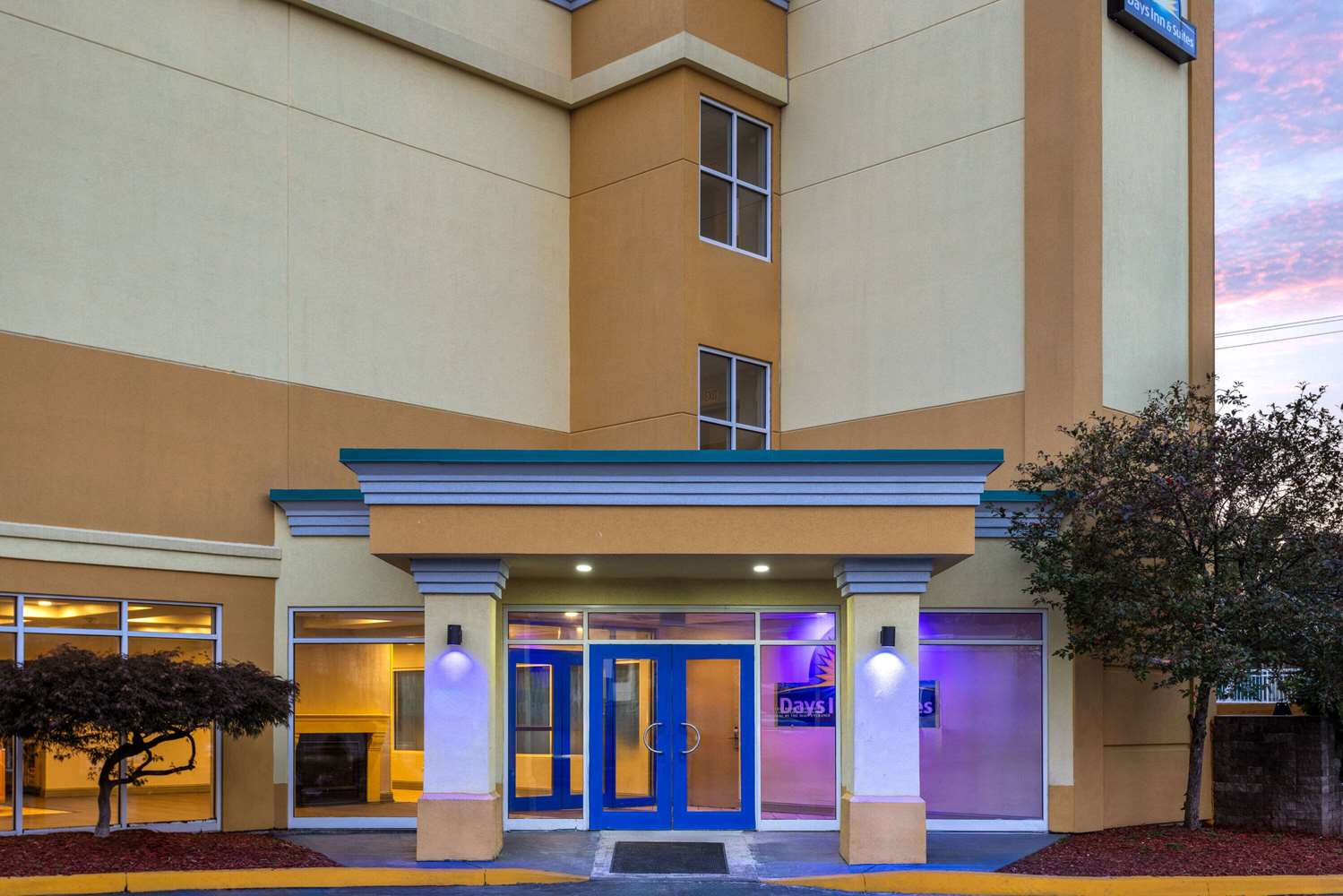 Фото Days Inn & Suites by Wyndham Albany