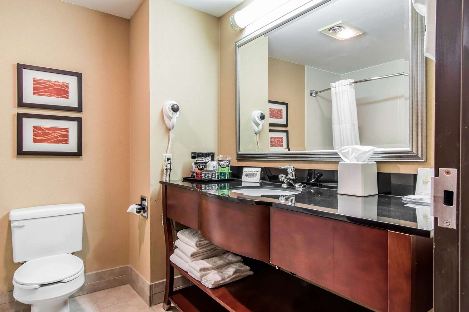 Фото Ardmore Inn & Suites