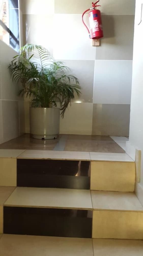 Фото Legacy Guest Lodge