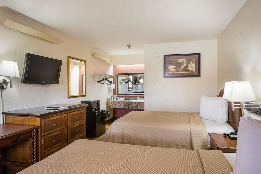 Фото Rodeway Inn Tampa near Busch Gardens - Usf