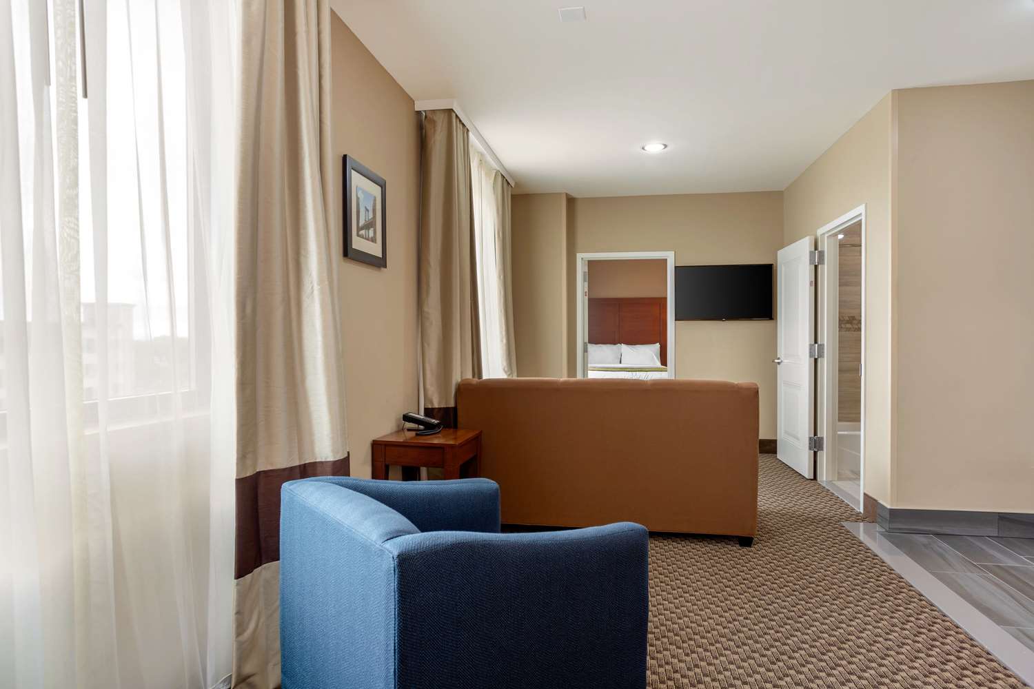 Фото Comfort Inn & Suites near Jfk Air Train