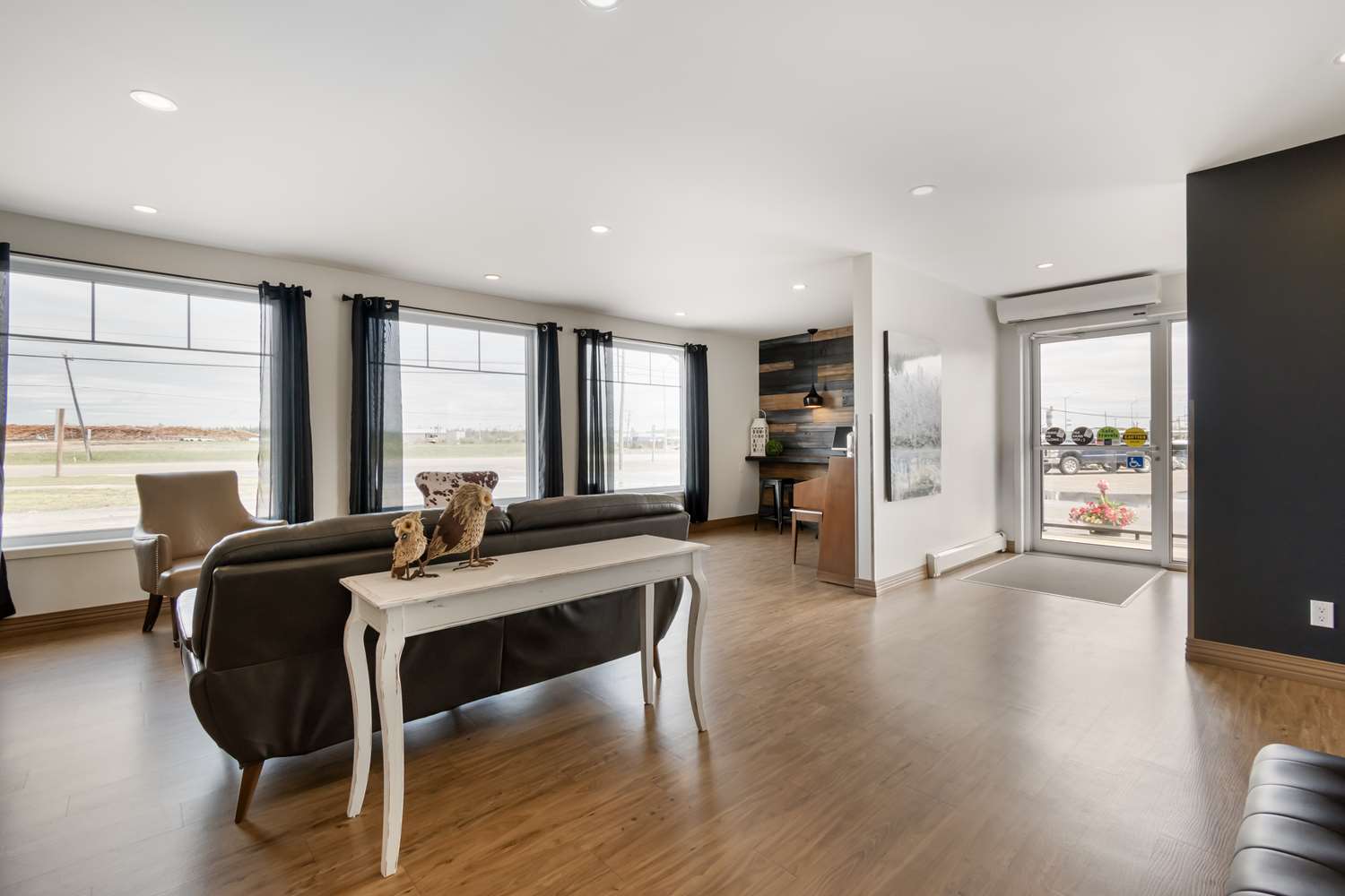 Фото Villa Inn & Suites SureStay Collection by Best Western