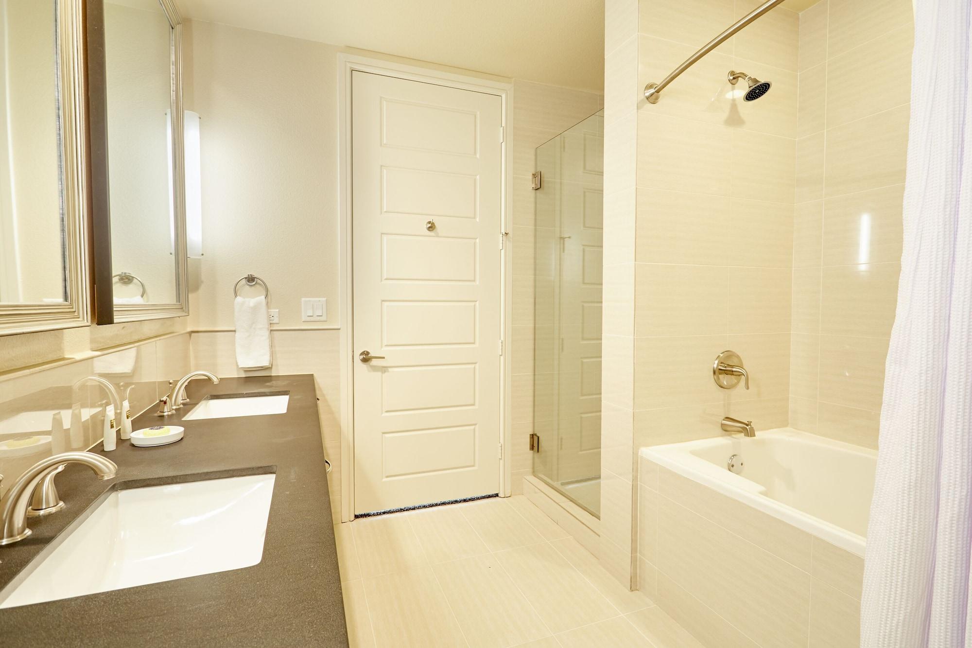 Фото Sonder at The Catherine