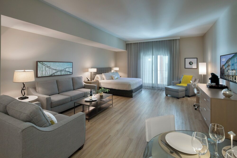 Фото Art House Hotel and Suites